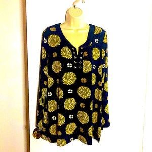 🌺Floral long sleeve top v neck with yellow flowers 🌺